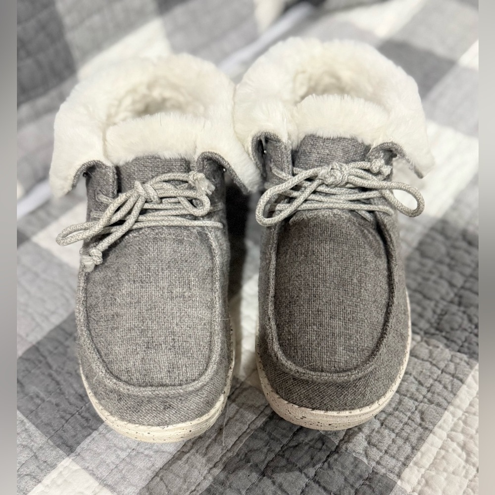 Hey Dude Britt Gray Ankle Boots with White Fur Lining